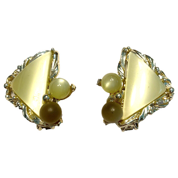 Vintage Mid Century Clip On Earrings Gold Green Lemon Lime Moonglow Thermoset - Picture 3 of 8